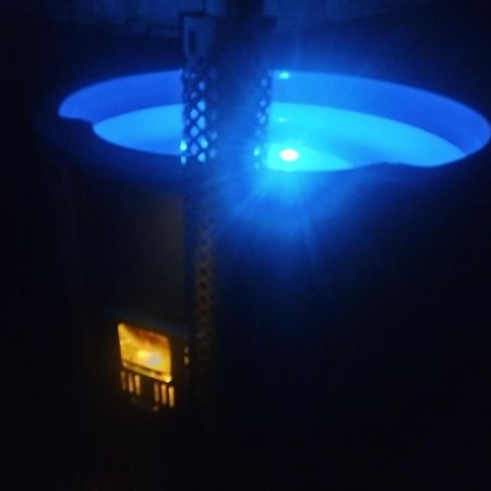 Gite Avec Son Bain Nordique Privatif Au Feu De Bois Pleubian 외부 사진